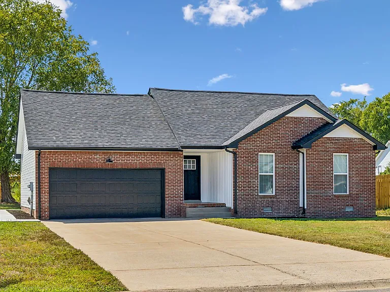 1824 Cottingham Ct — Photo 1
