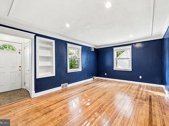 2nd image of 509 Grand Ave