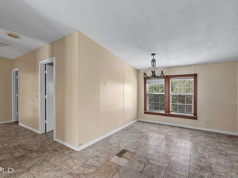 207 Moore St — Photo 13
