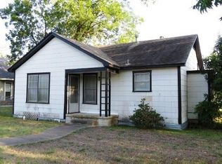 411 W 5th St, Taylor, TX 76574