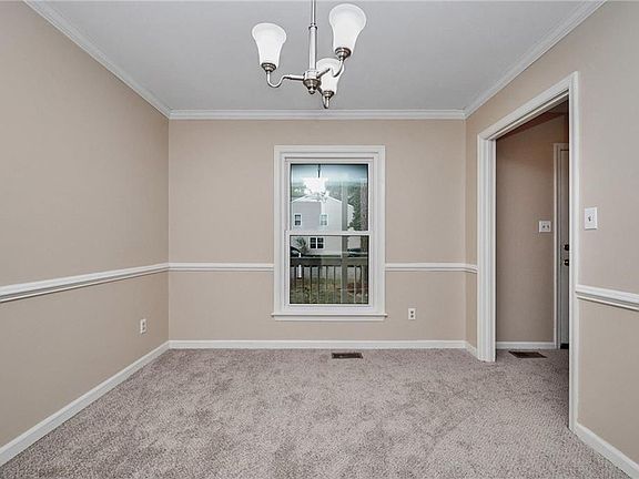 Dining room with new carpet