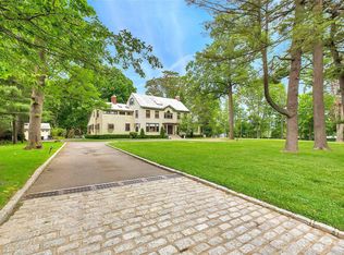 26 Stepping Stone Ln, Great Neck, NY 11024