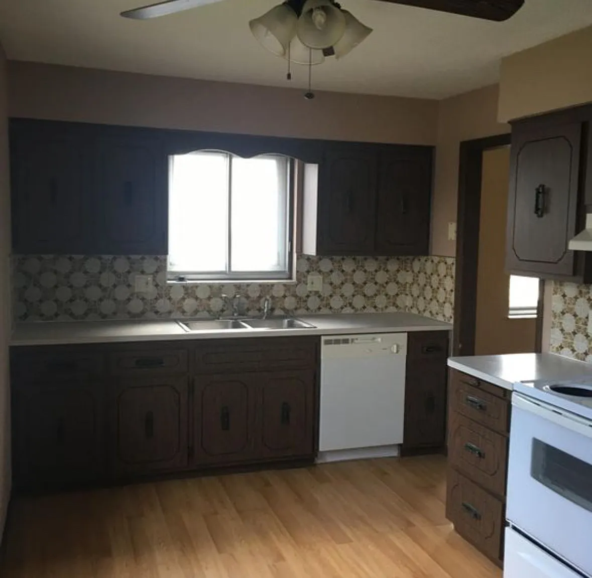 1606 Lorimer Rd — Photo 1