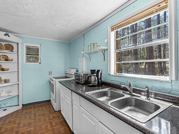 5th image of 260 Cove View Rd