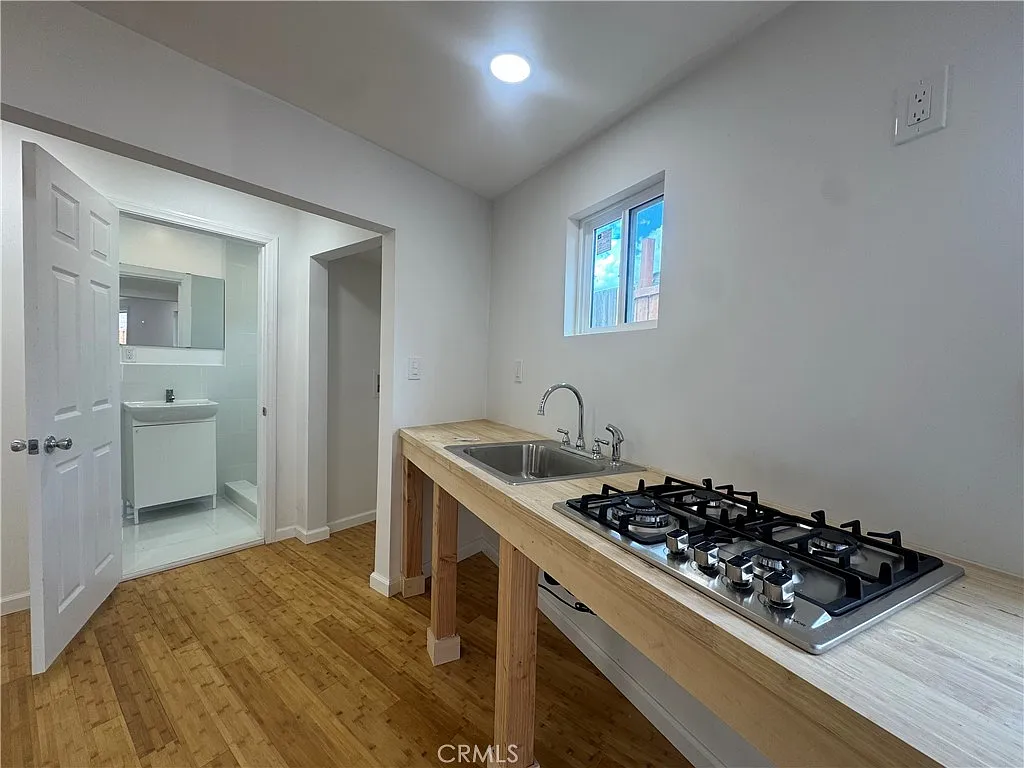 Studio, 350 sqft, $1,550 — Photo 2