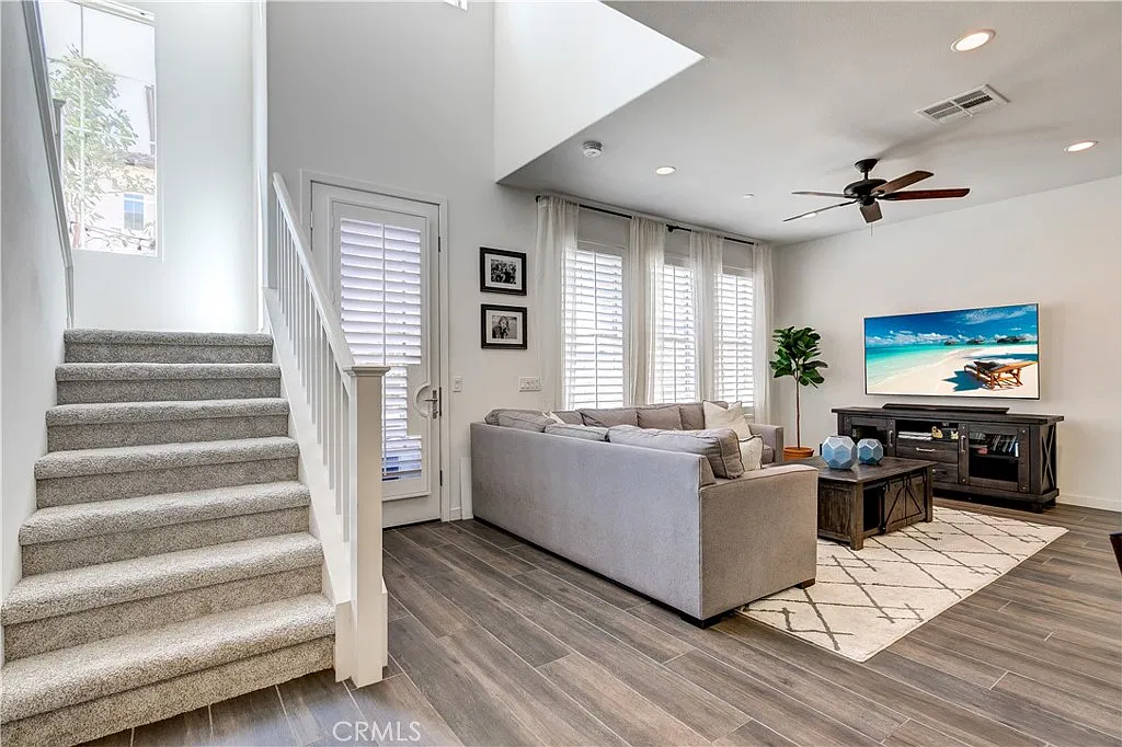 3 bed, 2.5 bath, 1772 sqft, $4,500 — Photo 3