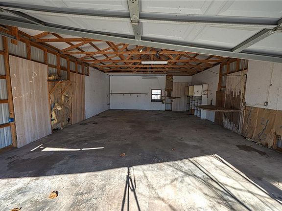 2nd image of 415 Elm St
