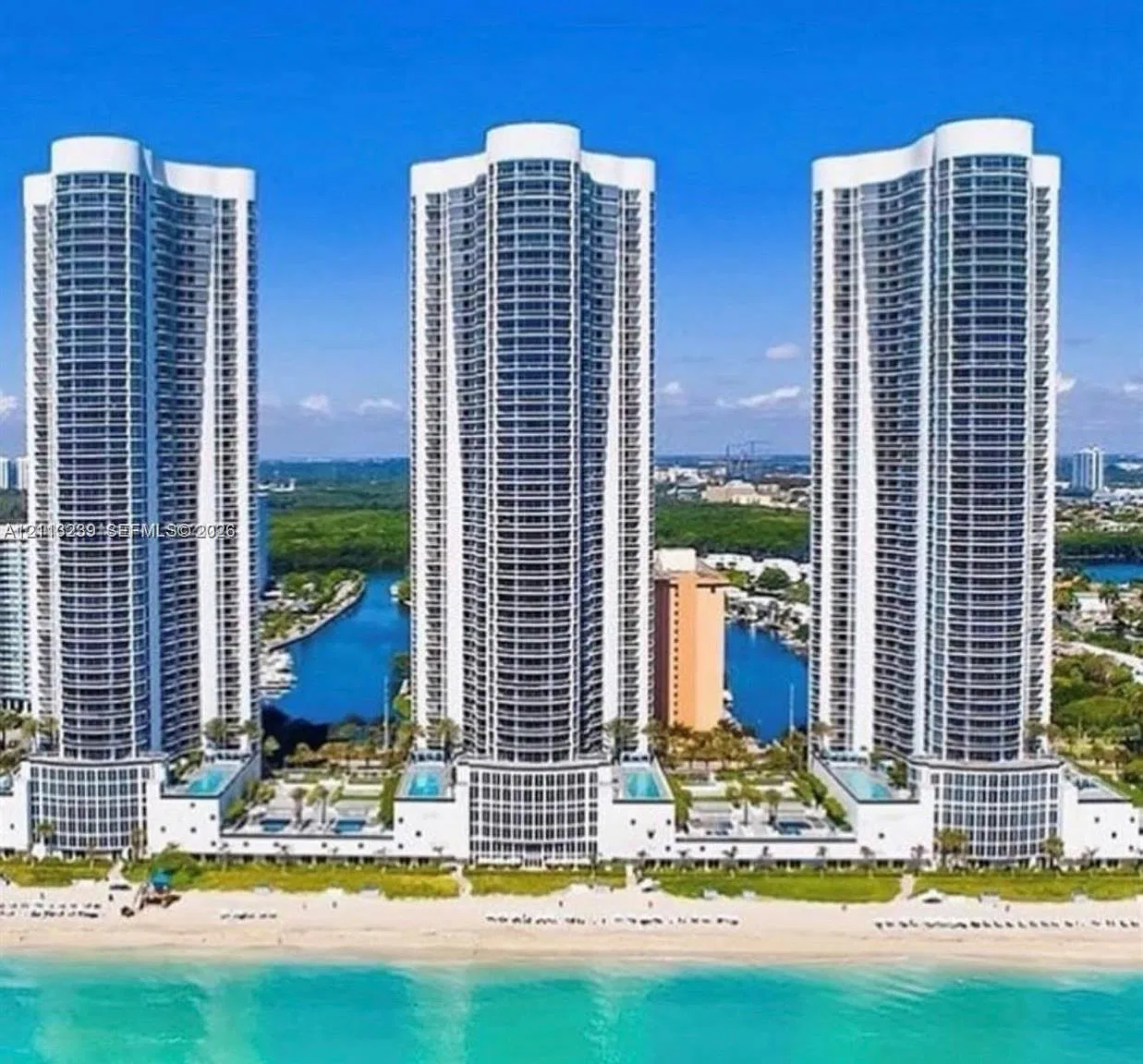 Tdr Tower I Condo — Photo 1
