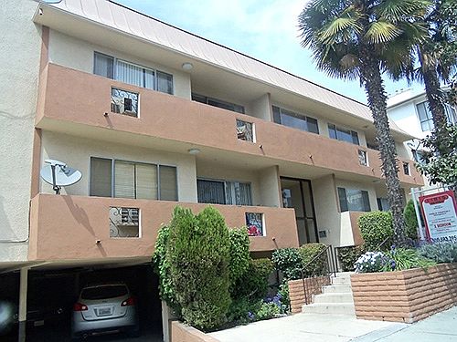 3rd image of 11815 Mayfield Ave APT 201