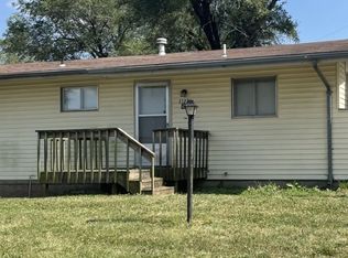 1327 SW Clearview Ln, Topeka, KS 66619