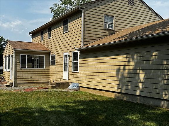 5th image of 20 Hanley Farm Rd