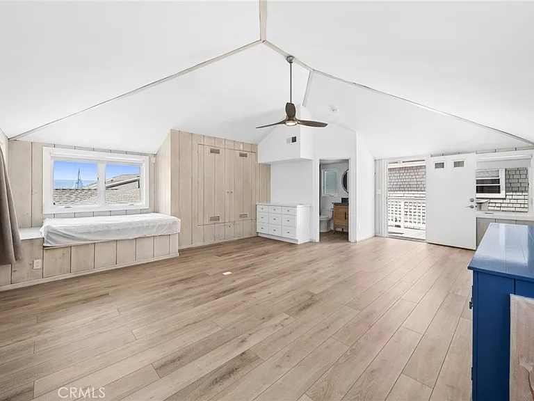 112 S Bay Front — Photo 34