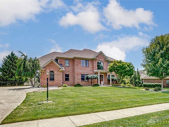 3rd image of 300 Stratford Ln