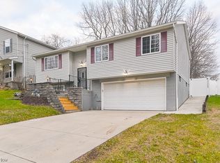 321 Edward St, Barberton, OH 44203