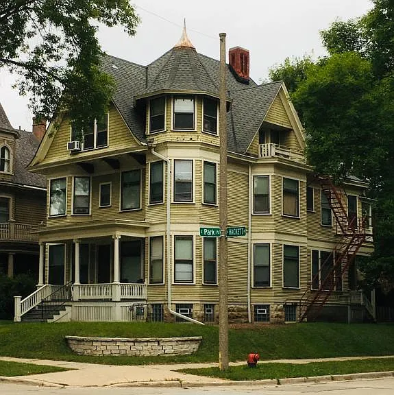 2704 N Hackett Ave #10 — Photo 1