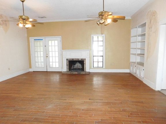 4th image of 10516 E Park Ave