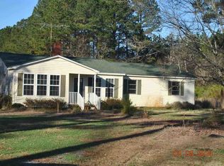 825 Old Maple Hill Rd N, Maple Hill, NC 28454