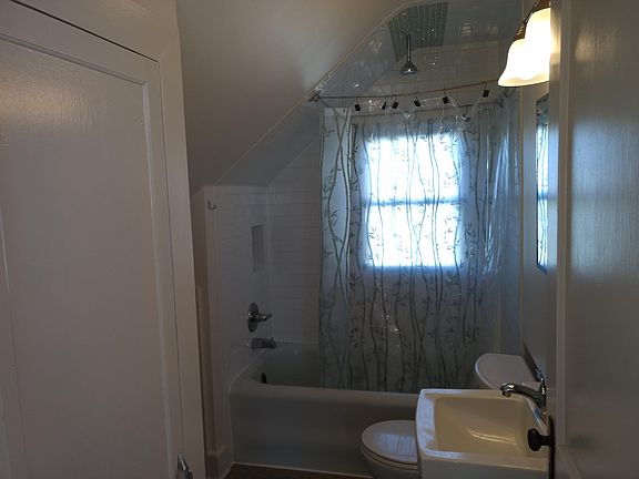 4th image of 1809 Lincoln Ave #A