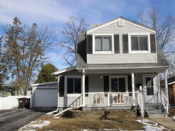 414 S Oriole Trl, Crystal Lake, IL 60014