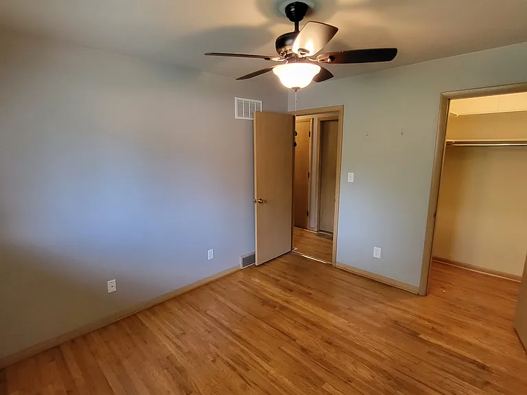 4365 Glenmawr Ave — Photo 27