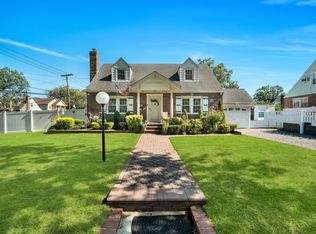 64 Dewitt St, Valley Stream, NY 11580