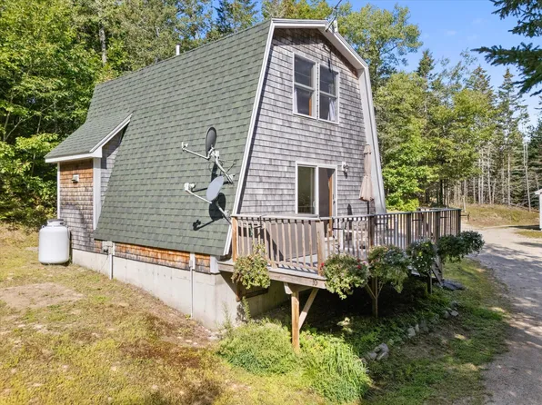10 Maslow Square #10, Blue Hill, ME 04614