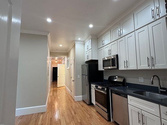 2nd image of 2641 Mission St APT 4