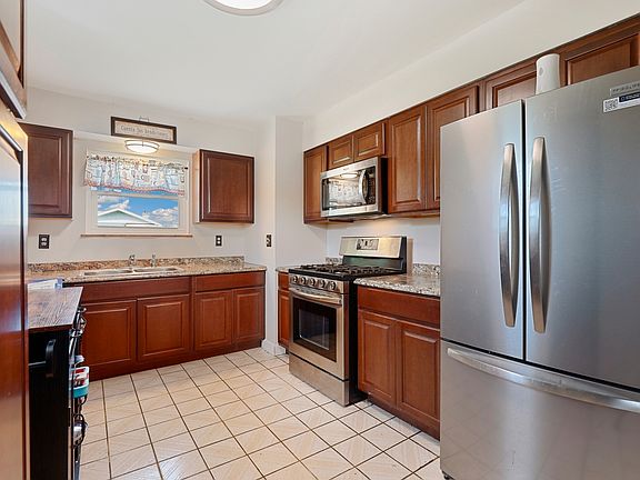 5th image of 7751 Massasoit Ave