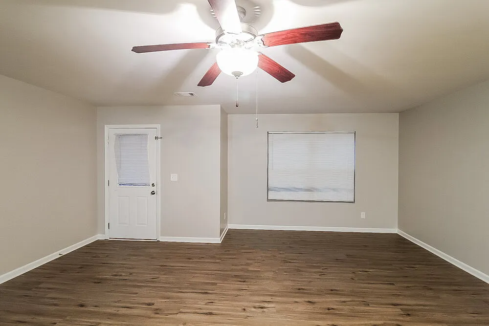 3 bed, 2.5 bath, 1600 sqft, $1,730 — Photo 4