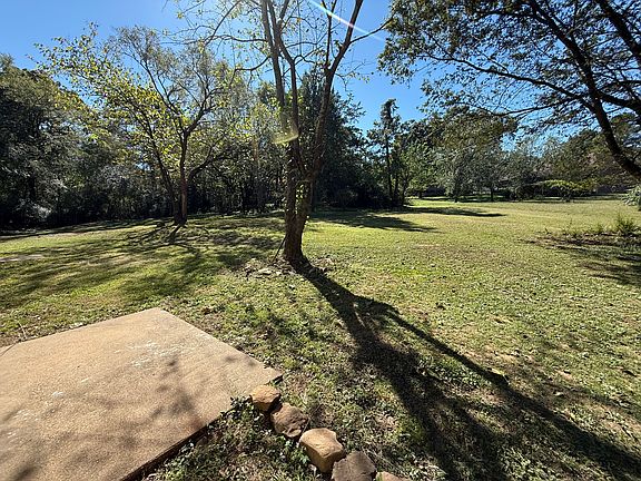 3rd image of 107 Foxwood Village Dr