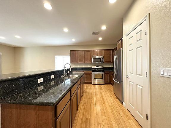 5th image of 7175 Summer Air Ave