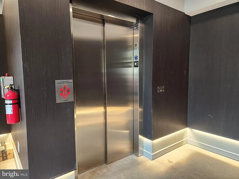 102 Hanover St #302 — Photo 21