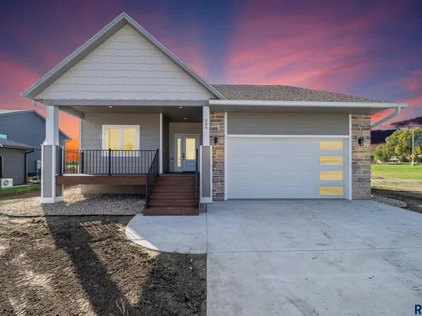 509 Ash Creek Dr, Beresford, SD 57004