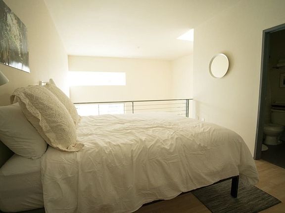 2nd image of 320 W Ash St APT 405