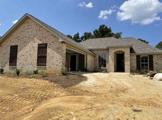 1043 Silver Cir, Pearl, MS 39208