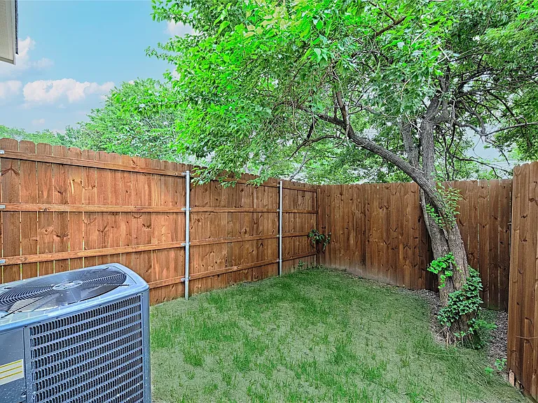 230 Heritage Ct — Photo 10
