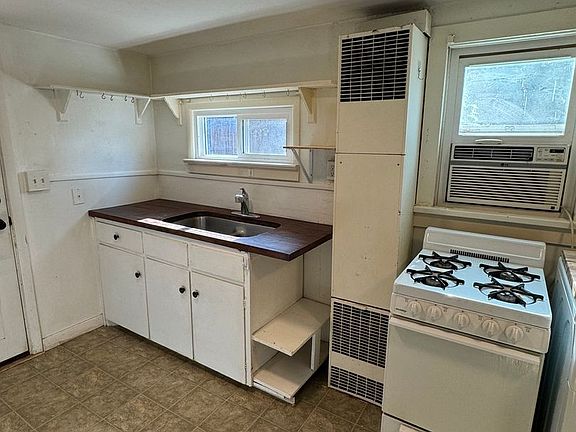 3rd image of 618 Jefferson Ave #0