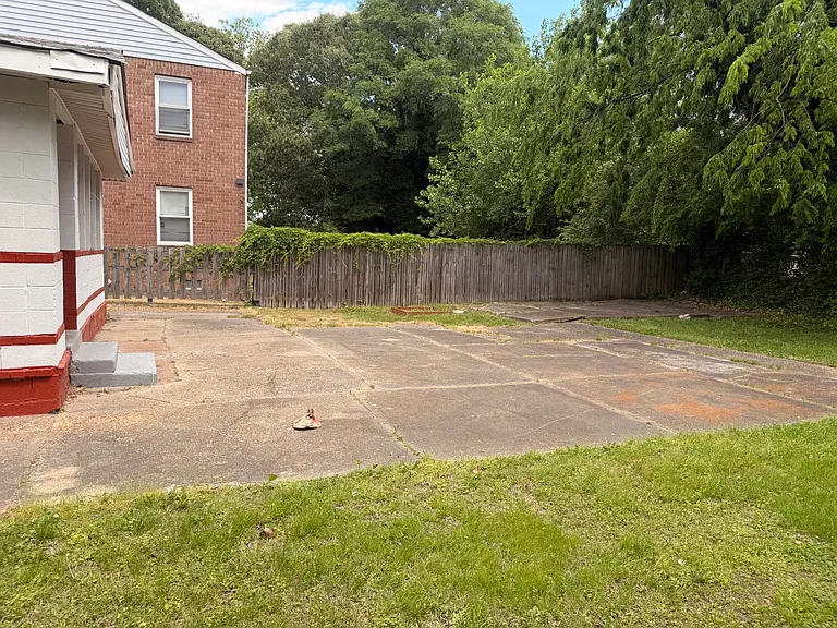 Hanson Ave — Photo 18