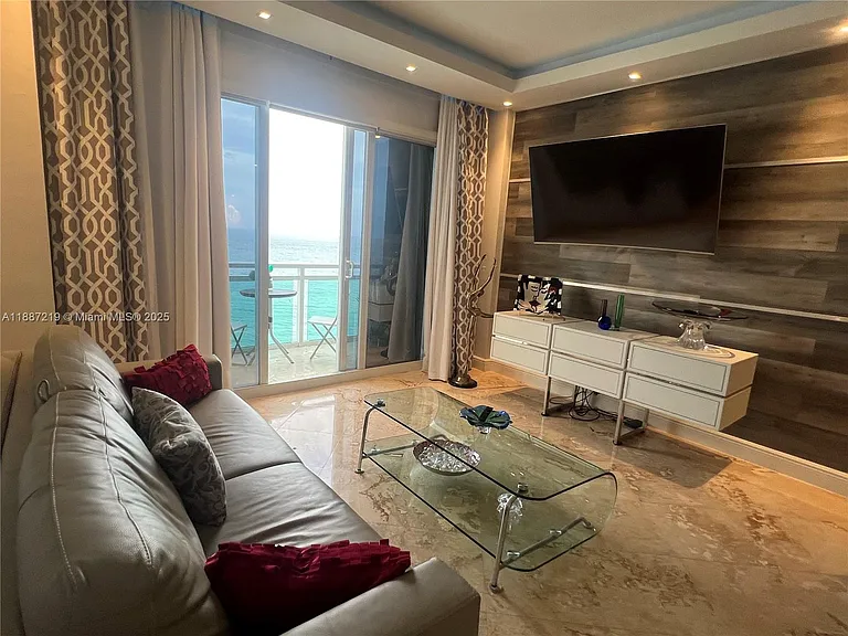 6917 Collins Ave — Photo 5