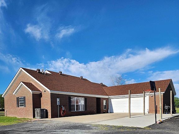 5th image of 44 Bradley Ln