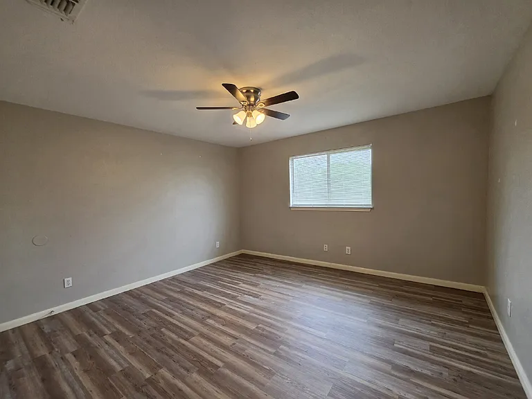 7202 Montgomery Dr — Photo 13