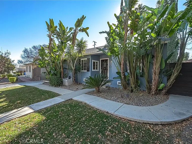 20852 Kittridge St — Photo 7