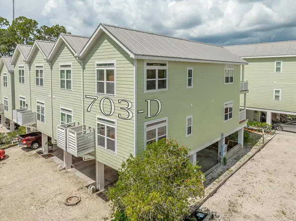703 SE 3rd St #D, Carrabelle, FL 32322