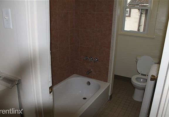 1806 Kaeney st 042
