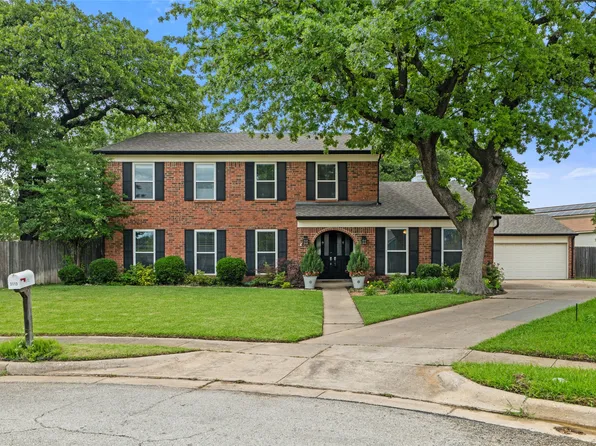 3113 Manchester Ct, Bedford, TX 76021