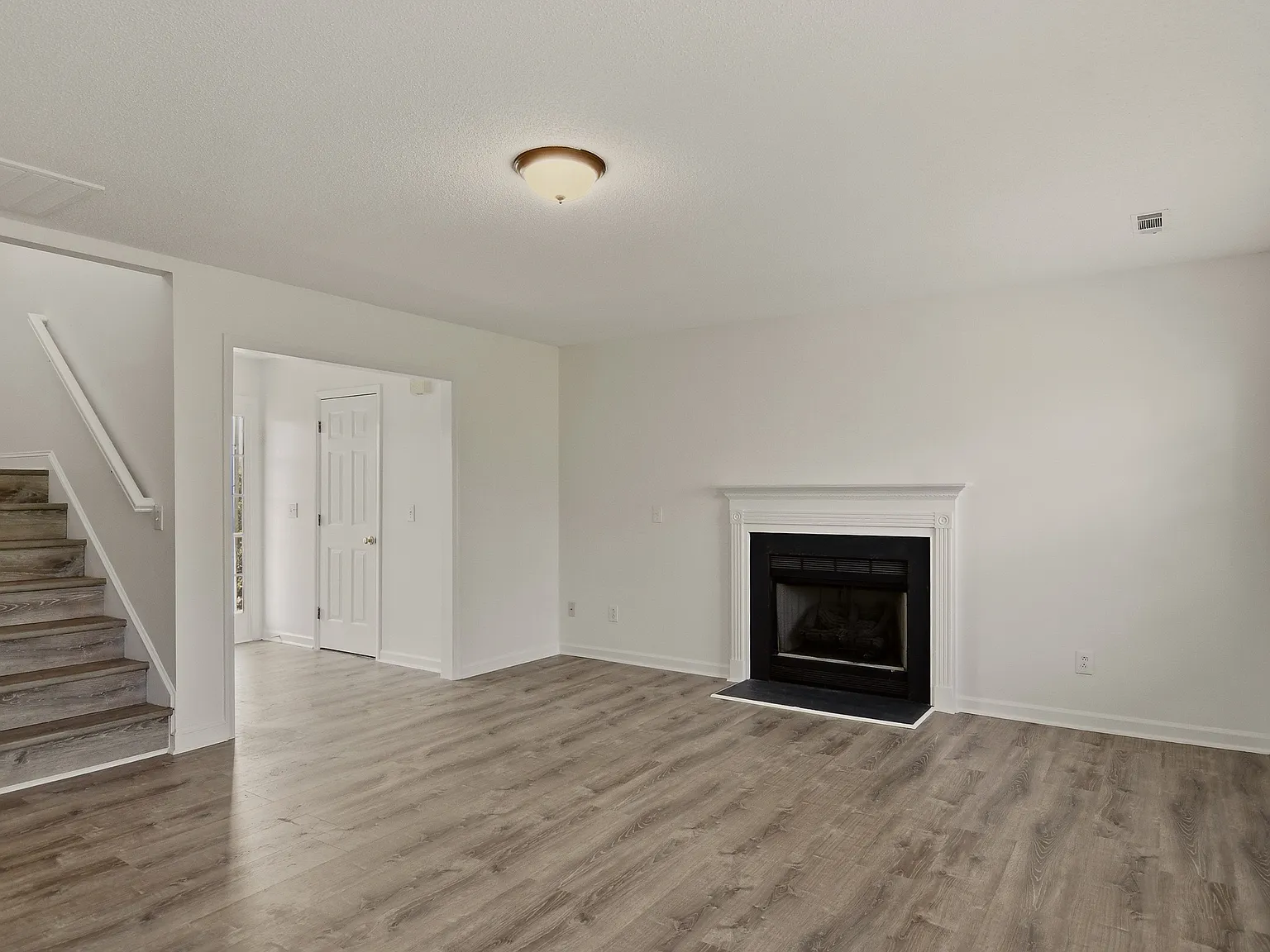 4 bed, 2.5 bath, 1800 sqft, $2,250 — Photo 3