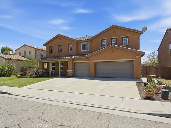 4th image of 1447 Daffodil Way