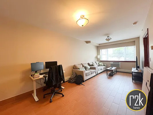 Rented by Realty 2000 Corp | media 22