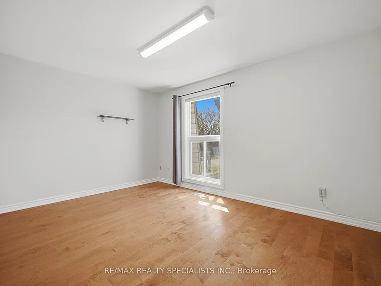 701 Burnhamthorpe Rd #106 — Photo 27