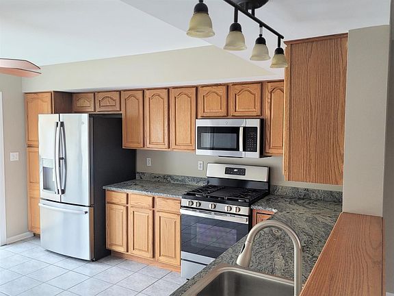 4th image of 1820 Cottonwood Ct